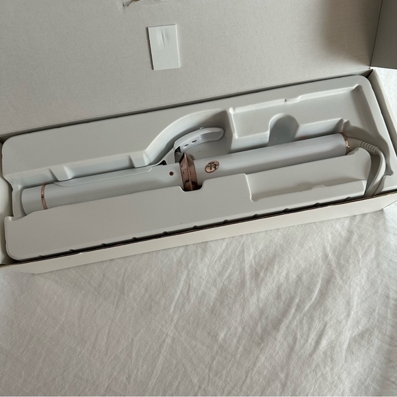 T3 Twirl Ceramic Curling Iron 1.25 inch - Picture 8 of 8